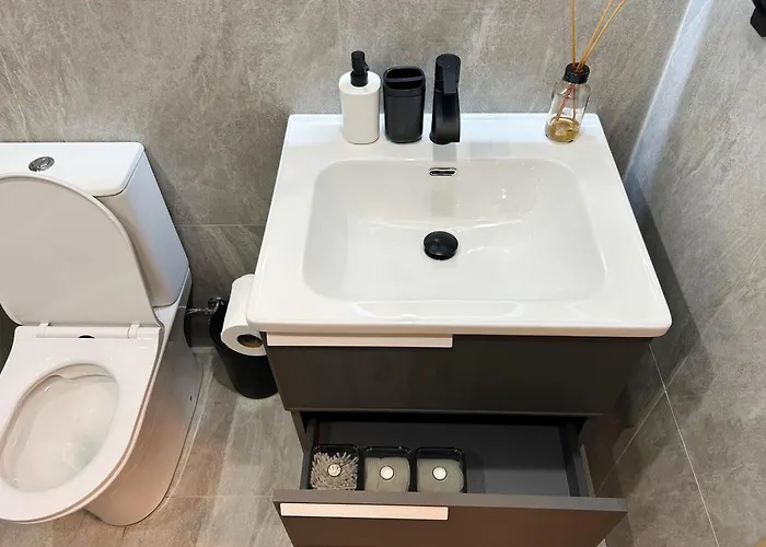 The A-line Seaview Malama With Pool, Tennis Court & Gym *