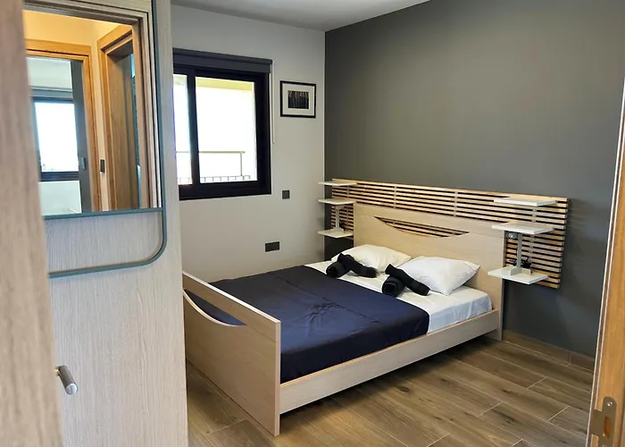 The A-line Seaview Malama With Pool, Tennis Court & Gym