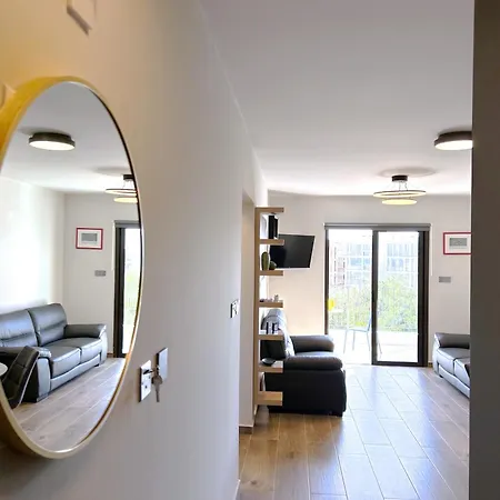 The A-line Seaview Malama With Pool, Tennis Court & Gym Apartman Paralímni