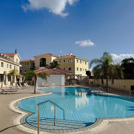 The A-line Seaview Malama With Pool, Tennis Court & Gym Apartman Paralímni