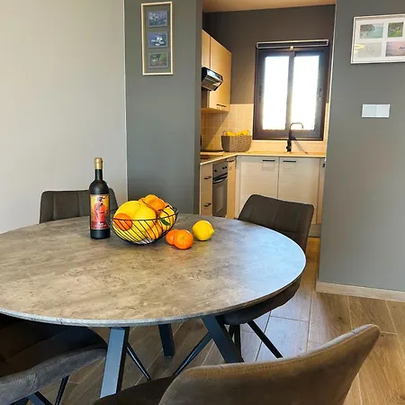 The A-line Seaview Malama With Pool, Tennis Court & Gym