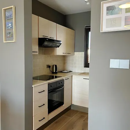 The A-line Seaview Malama With Pool, Tennis Court & Gym פאראלימני