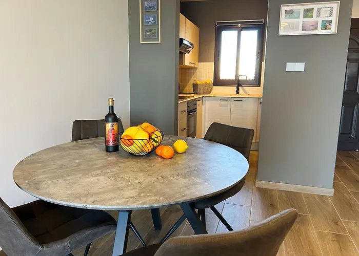 The A-line Seaview Malama With Pool, Tennis Court & Gym