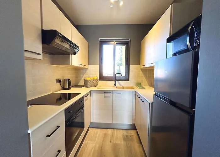 The A-line Seaview Malama With Pool, Tennis Court & Gym * Paralimni